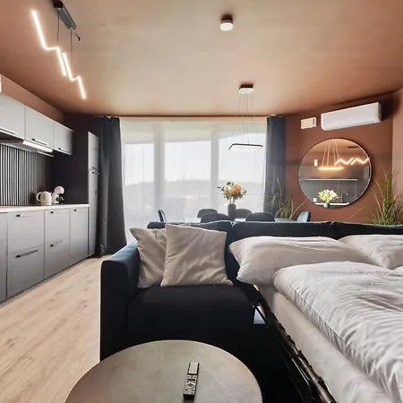 Lam Chocolate - Ac - Skyview