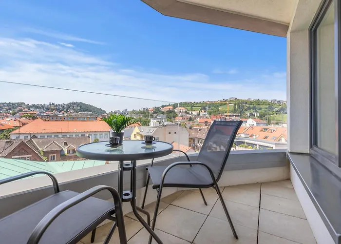 Lam Chocolate - Ac - Skyview Pressburg