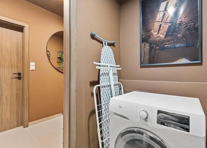 Lam Chocolate - Ac - Skyview * Pressburg