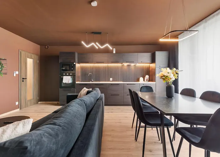 Lam Chocolate - Ac - Skyview *