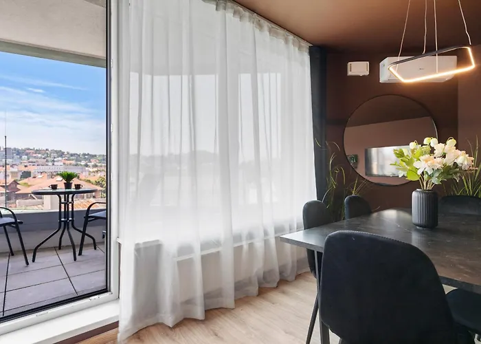 Apartment Lam Chocolate - Ac - Skyview Pressburg