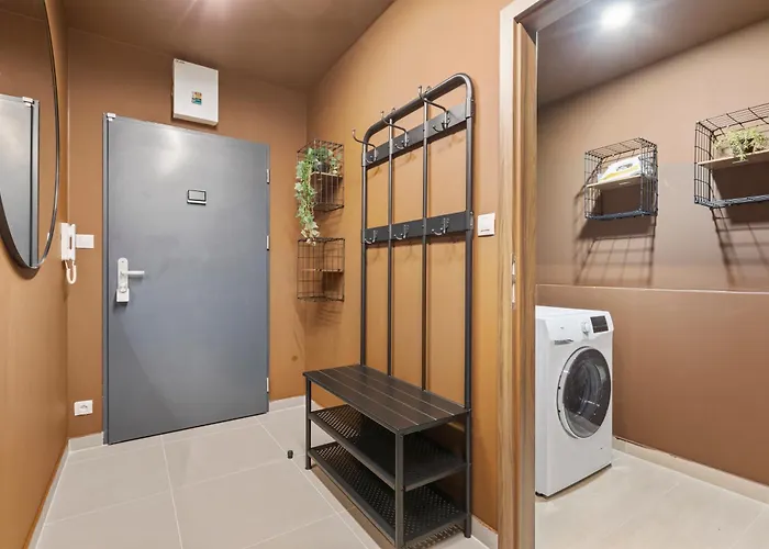 Lam Chocolate - Ac - Skyview *