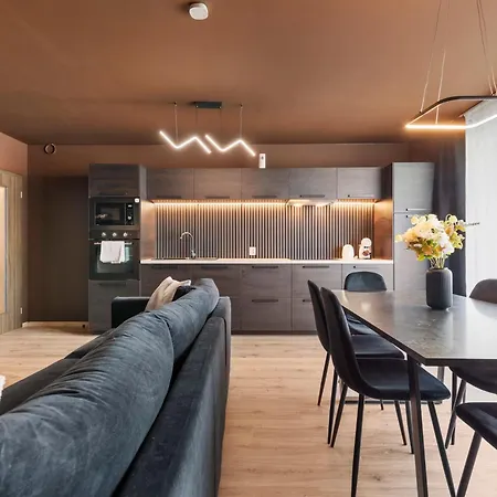 Lam Chocolate - Ac - Skyview *